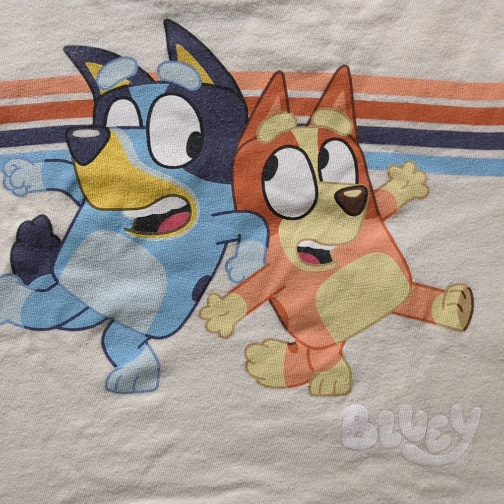 Old Navy bluey tee